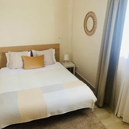 Oliveira's Little House בית נופש