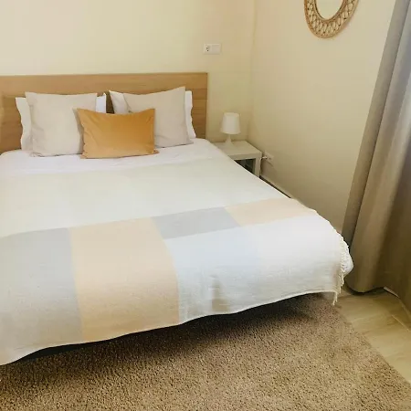 Oliveira's Little House קמיניה