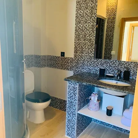 Oliveira's Little House * קמיניה