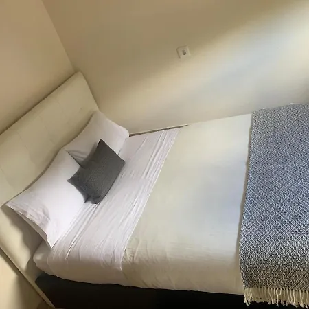 בית נופש Oliveira's Little House קמיניה