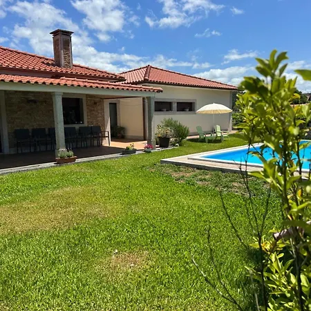 Oliveira's Little House בית נופש *