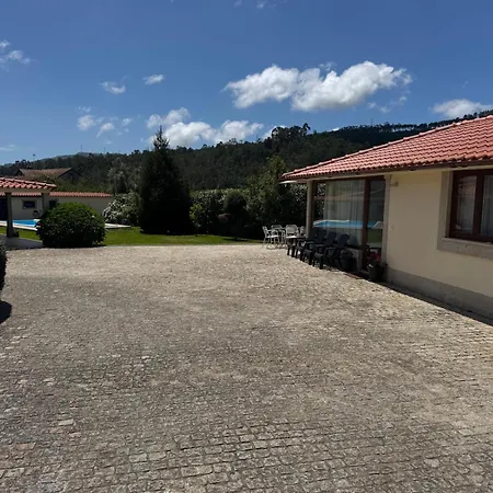 בית נופש Oliveira's Little House