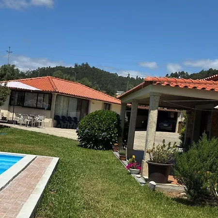 Oliveira's Little House בית נופש *