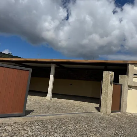 Oliveira's Little House בית נופש קמיניה