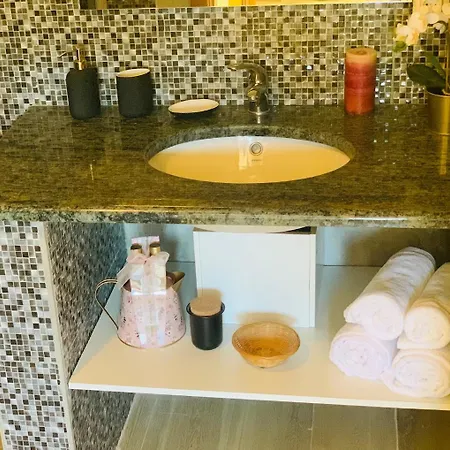 Oliveira's Little House Caminha