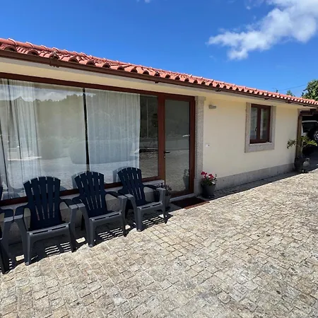 Ferienhaus Oliveira's Little House *